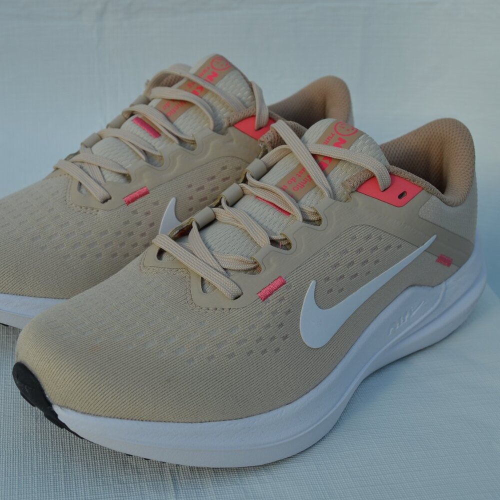 Nike Air Women's Winflo 10 Size 7 (New)